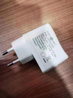 Pengisi Daya Adaptor USB 5V 1A Keamanan Tinggi EN / IEC61347 Kepatuhan Dengan Plug UE